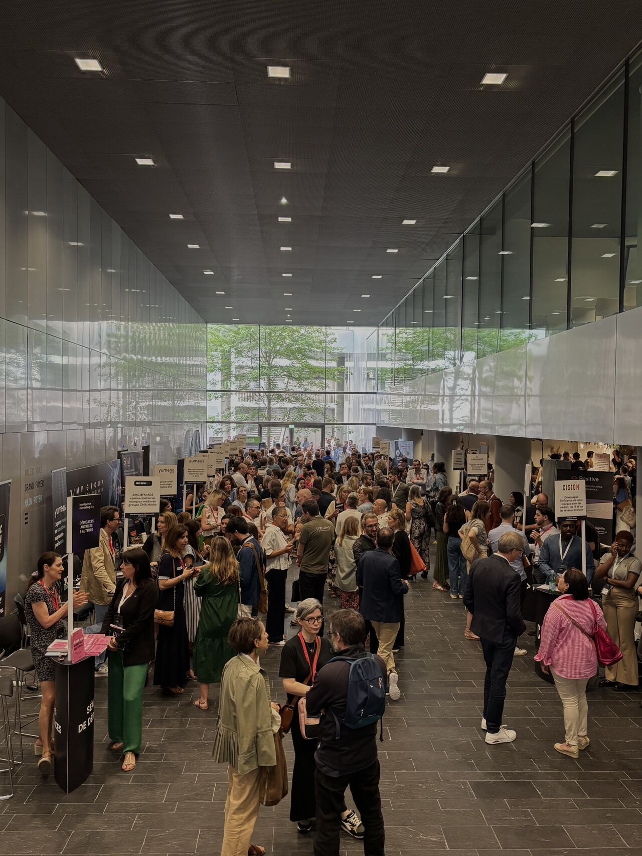 Espace networking et stands de l’Intelligence Marketing Day 2026 au Couvent des Jacobins a Rennes